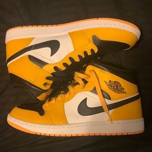 Jordan 1 “Reverse Yellow Toe”